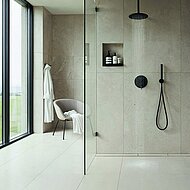 Endlich vereint: Eine Duschrinne, die sich k&uuml;rzen und verfliesen l&auml;sst