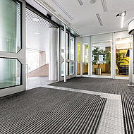 emco: Integrierte Leitsysteme sorgen für Orientierung 