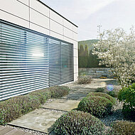 Warema: Effiziente Sonnenlicht-Lösungen in neuen Dimensionen