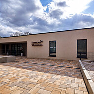 UNIKA: HERBERGE FÜR DIE LETZTE REISE