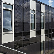 High-Tech-Unternehmen bekommt Solarfassade