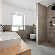 Badmodernisierung mit bodengleicher Dusche