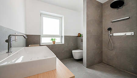 Badmodernisierung mit bodengleicher Dusche