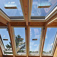 FAKRO: Dunkler Dachboden in Aussichtsplattform verwandelt