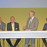 Experten im Dialog_ auf und vor der Bühne