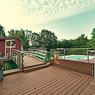 NATURinFORM: Holzverbundwerkstoff ist erste Wahl - Neuer Bodenbelag im Saunagarten des Aquarius im Münsterland