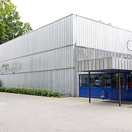 Turnhalle Weyhausen mit Sanitärtechnik und Badkeramiken von Geberit ausgestattet