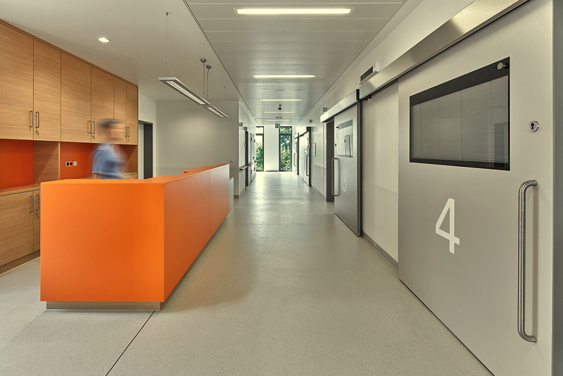 neuform-Türenwerk: Komplexe Türkonfigurationen geben Schutz und Orientierung