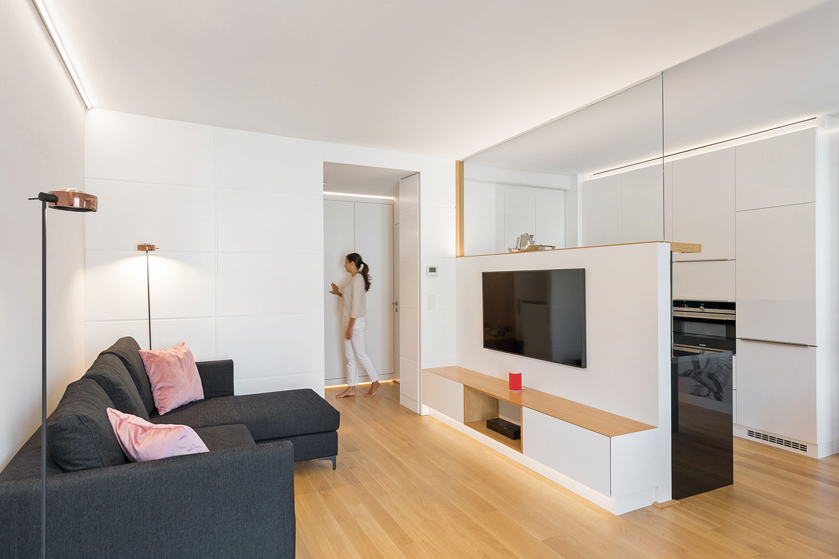 Eclisse: Die unsichtbare Türe in der Tapetenwand