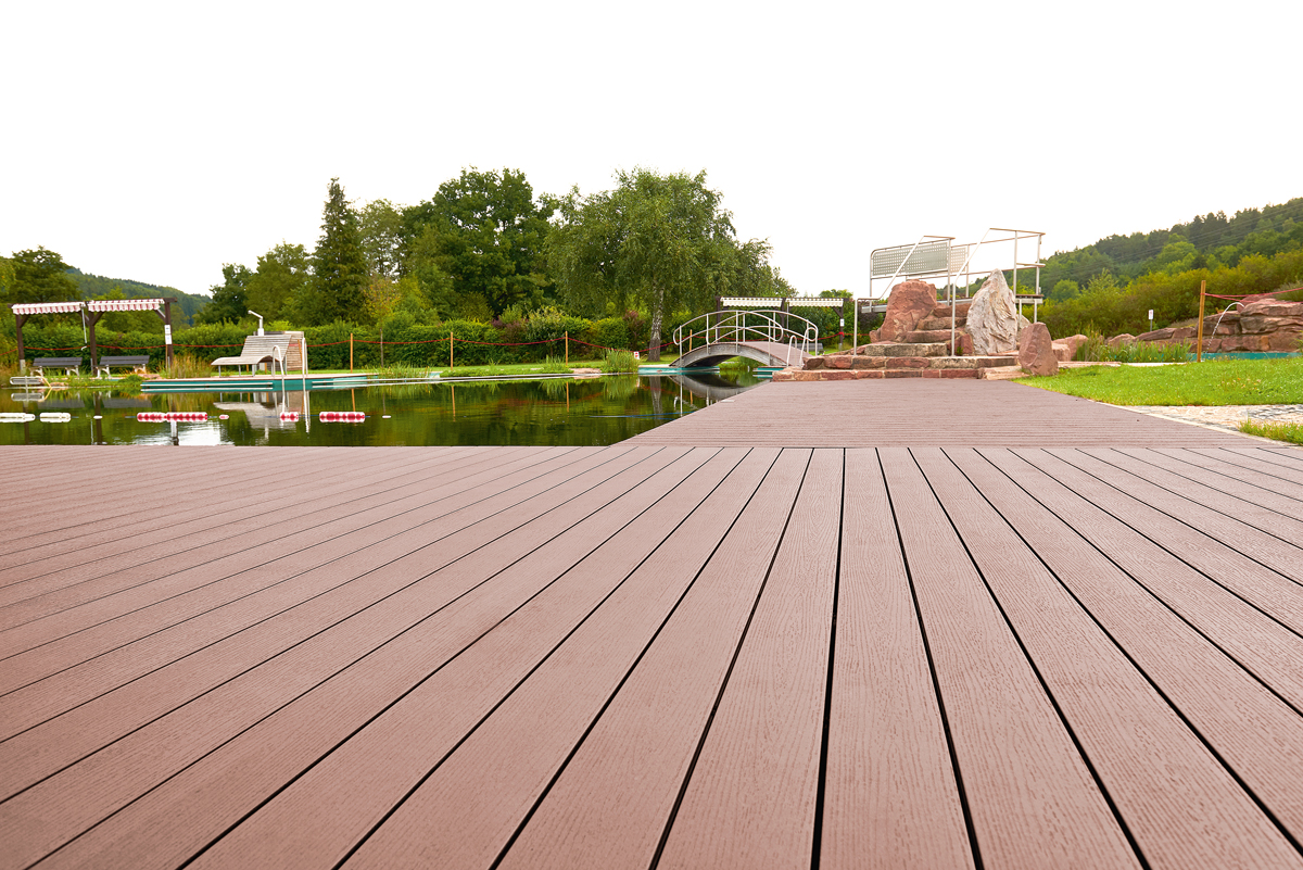 NATURinFORM: Eine Schwimmbadsanierung auf die kernige Art