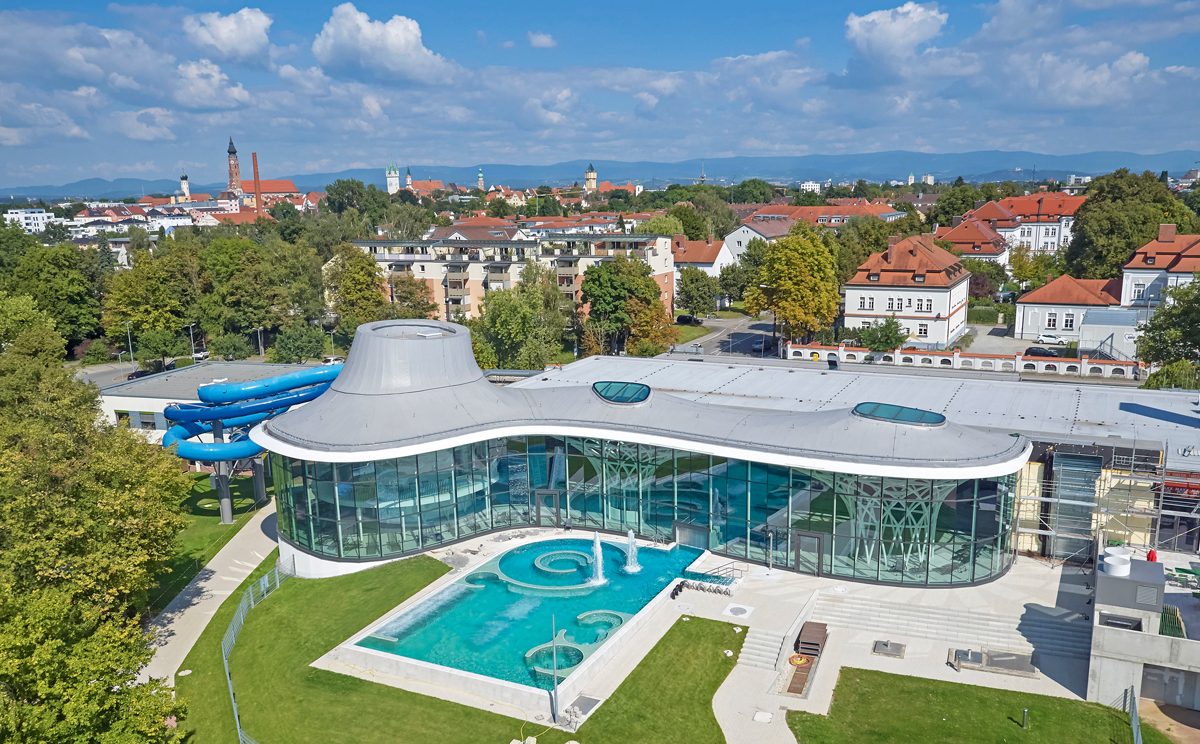 Kunststoffdachbahn bringt neuen Schwung in Straubinger Schwimmbad