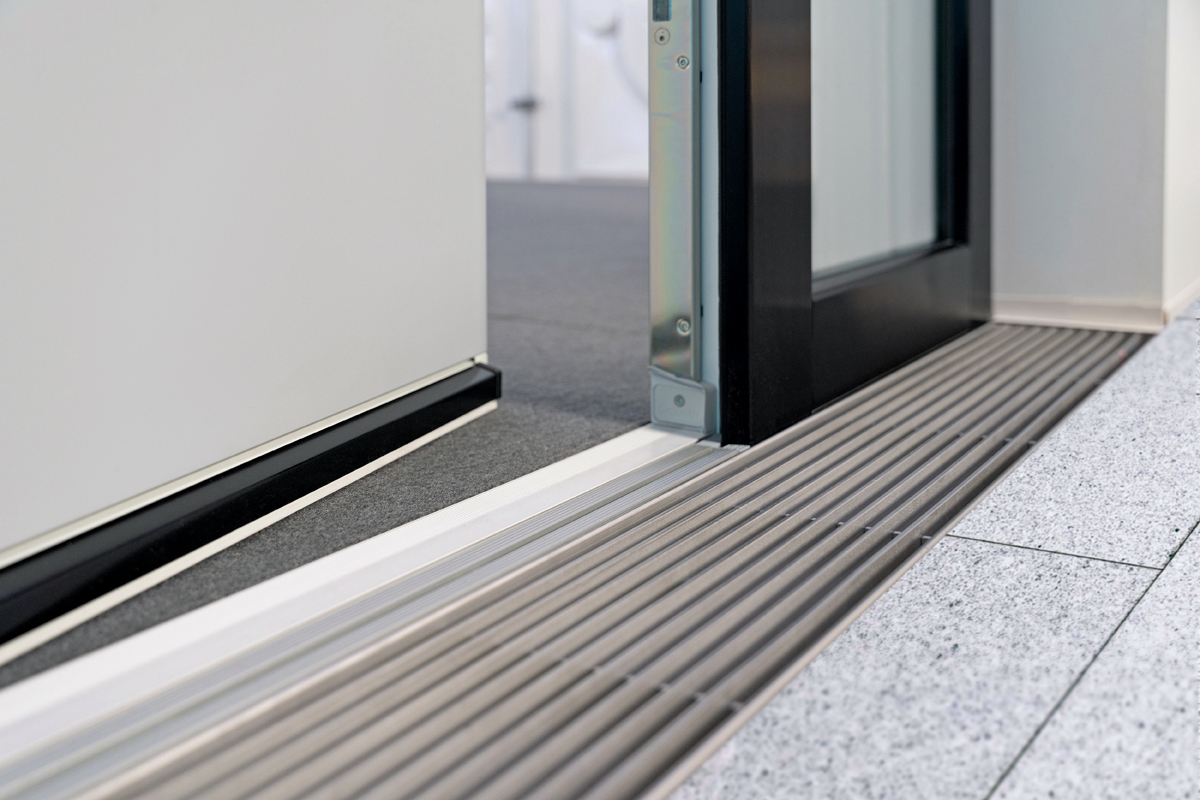 Bodengleiche Schwellenlösung für barrierefreie Übergänge