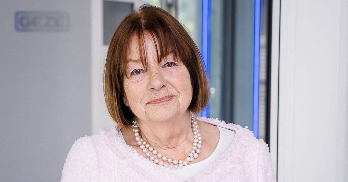 GEZE feiert seine langjährige Geschäftsführerin: Brigitte Vöster-Alber wird 80