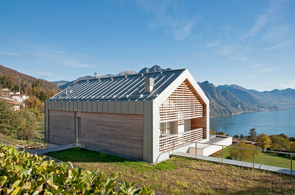 Blaugraues Titanzink im Einklang mit der Natur