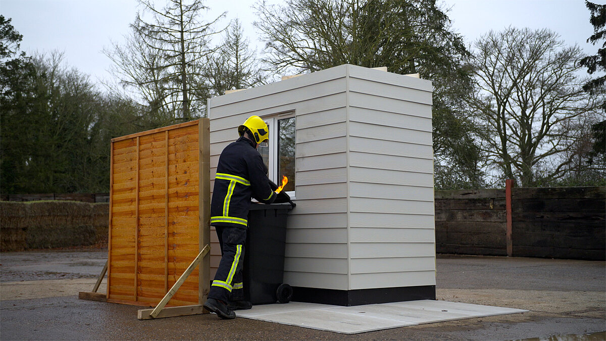 Fassadenbekleidungen im Brandtest