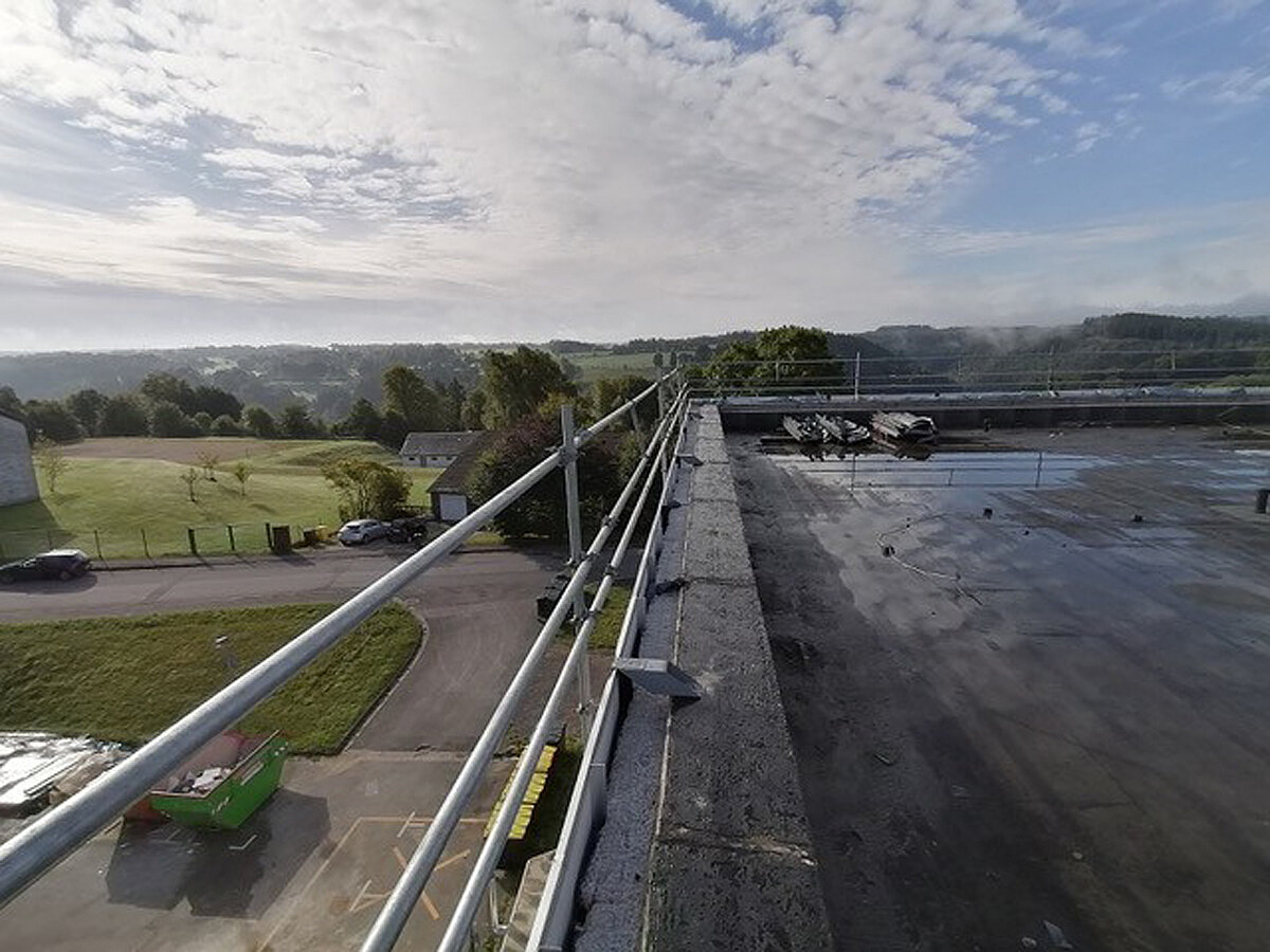 Dachsanierung für traditionellen Schulkomplex